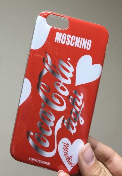 Case Brilhosa Moschino Coca-Cola Vermelha iPhone 6